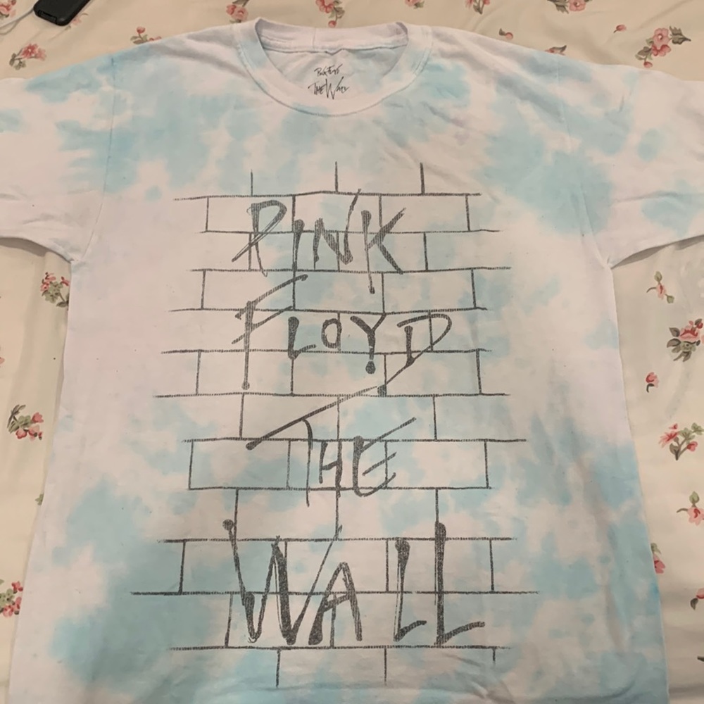 Casual Tee 
Aeropostale 
Size - XS
Color - Tie Dye blue and white